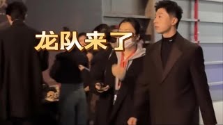 真白！马龙率先抵达微博之夜，帅气颜值不输艺人，倪夏莲也来了