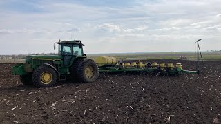 First day of corn planting 2022 with straight piped John Deere 4960