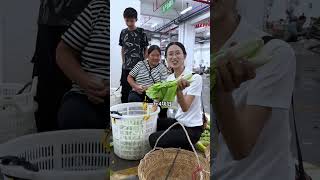 Have you ever seen a food market at 4am? I woke up early today to pick up vegetables from the market