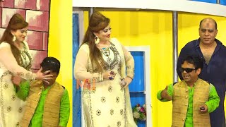Vicky Kodu and Saira Mehar | Pakistani Stage Drama | Stage Drama | Kuri Nakhray Wali | Comedy Clip