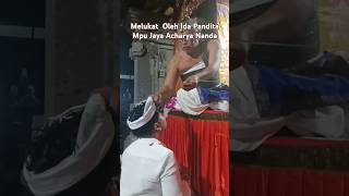 Melukat ! Ida Pandita Mpu Jaya Acharya Nanda Terbaru