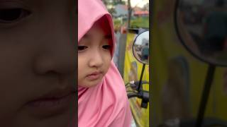 Raisya jajan di apa ya di pasar malam #trending #raisya #shortvideo #pasarmalam #martabaktelur