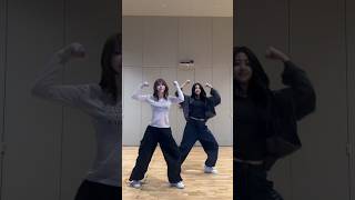 Le sserafim Sakura \u0026 Yunjin dances to Yuan Yiqi new song Gummy #lesserafim #gummy #kpop#cpop #douyin