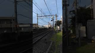 【京王線高速通過動画】柴崎駅前の踏切を爆走する都営新宿線10-300形　#Shorts