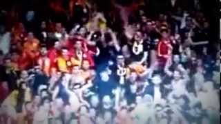 Galatasaray fans momentarily stop Arsenal from scoring goals by throwing flares