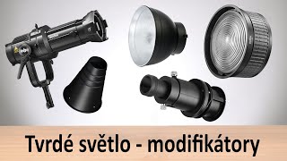 Tvrdé světlo a modifikátory, které jej vytvářejí. Reflektory, komínky, spotlight, ... a další