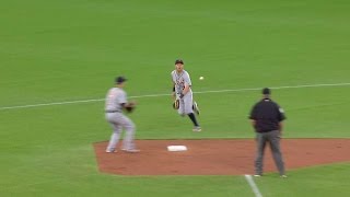 DET@TOR: Kinsler glove flips to start a double play