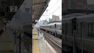 朝ラッシュ限定　神戸駅1番線快速列車