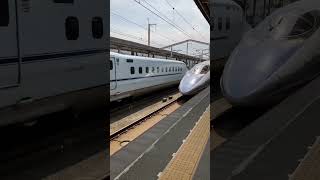 ￼新幹線N700系新下関駅通過