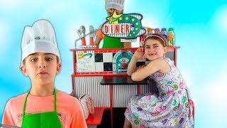 Alika and Max pretend play healthy food cafe by GLOBIKI