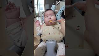 사과퓨레 처음맛본 7개월아기반응👶#아기먹방#7개월아기#귀여운아기#7개월아기일상#사과퓨레#육아일상#baby#cutebaby#babyshorts