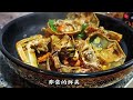 吃剩的螃蟹第二顿这样炒，又香又鲜，汤汁拌米饭是绝绝子