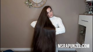 MsRapunzel | Rapunzel Model Showing off her Incredible Knee Length Hair