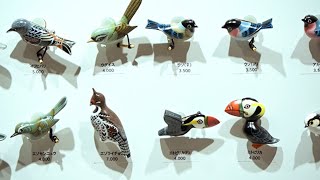 帯広で野鳥の木彫り作品展「ラブバードテルアキ展」　シマエナガなど田中さん制作の約５００点