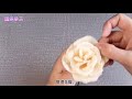 corn leaf diy makes roses. it s so beautiful. the method is simple. try it quickly.