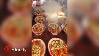 YouLookYummy383|Wedding Banquet in China’s countryside, lobster tails are FREE! 中国农村婚宴流水席，龙虾随便吃！有钱任性