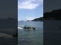 Barcos passando entre a Ilha Jardim e a Ilha de Itacuruçá RJ #shorts Mangaratiba RJ