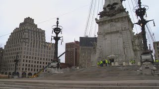 Crews remove Christmas lights on Monument Circle