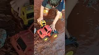 បូរិនលេងឡានដឹកដី , Borin playing with a truck , short video