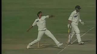 Shoaib Akhtar's 6/11 ! 5 Yorkers with clean bowled vs New Zealand 2002 ! Must Watch Master piece