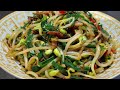 stir fried soybean sprouts whether to blanch or directly fry teach you how to make it crispy