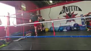 Relentless Robert Doerksen vs Michael vma *kickboxing sparring*