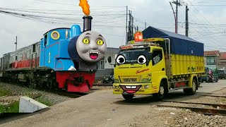 Apaan Tuh !! Mobil Truk exe, truk kontainer Vs Kereta Api Thomas