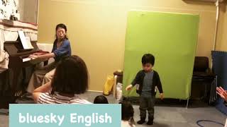 英語リトミック ２−３歳さんのクラス