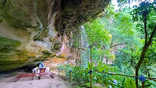 COM 114 DEGRAUS DE DESCIDA, ENCONTRAMOS UMA GRUTA MUITO LINDA COM UMA CACHOEIRA.