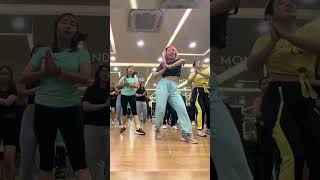 Waka Waka easy Dance Workout #wakawaka #shakira #thistimeforafrica #danceworkout #popmusicdance