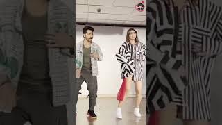 Varun Dhawan  & Kriti Sanon Dance Moves On #thumkeshwari