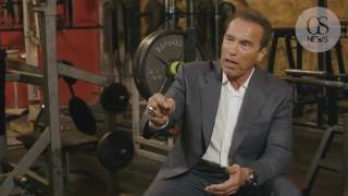 Arnold Schwarzenegger révèle les secrets de l'entraînement pyramidal