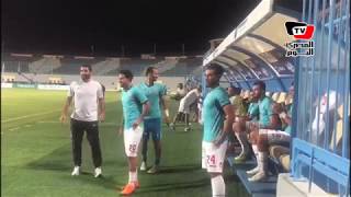 لحظة احتفال دكة الزمالك بالهدف الثالث وسط هتافات: «الزمالك هو البطل»