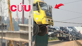 NGAY LÚC NÀY CẨU DẦM 100 TẤN .GIẢI CỨU XE TẢI ĐẦU KÉO TRƯA 25/12/2024