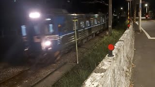 瑞芳逢甲路平交道22:25分拍攝4241次南澳發車經由宜蘭線開往樹林的四輛一編組EMU500型區間車