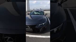 超イケメン顔のレクサスIS350で出勤するサラリーマン。LEXUS IS350