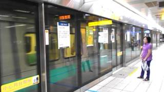 2016/7/17 高雄捷運大東站列車進站