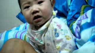 할머니가 부르면 우는 아이.Grandma's call a crying baby.