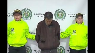 Capturan a hombre que se tapaba con costales para acosar a mujeres en Transmilenio| Noticias Caracol