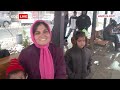 snowfall in kashmir lal chowk पर बर्फबारी के मजे ले रहे हैं सैलानी देखिए तस्वीरें abp live