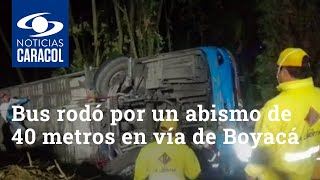 Bus rodó por un abismo de 40 metros en vía de Boyacá. Una mujer murió