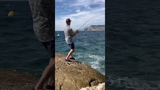 Rockfishing ხმელთაშუა ზღვაში | ზღვისპირა თევზაობა ესპანეთში მსუბუქი ტრიალი ჯოხით #Rockfishing