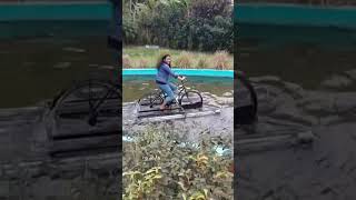 വെള്ളത്തിൽ കൂടി സൈക്കിൾ ചവിട്ടിയാലോ #funny #funnyvideo #rosepark #thekkady