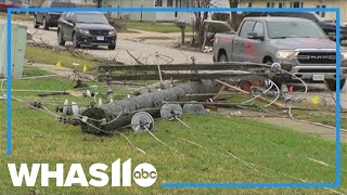 Deadly storms sweep central U.S., severe threat continues