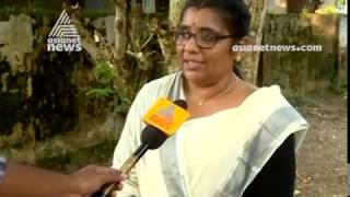 Youth congress women  leader Geetha Asokan will contest as rebel candidate in Aroor