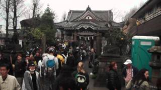 DSCF2365若宮八幡宮20160403かなまら祭り 面掛行列が出発した後も混雑する境内