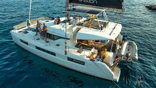 Travesía por Grecia en catamarán de alquiler navegando en el mar Egeo, las Cícladas y Peloponeso 4K