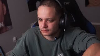 Erobb's viewers makes fun of his forehead