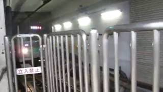 東京メトロ千代田線　E233系2000番台　常磐線直通各駅停車取手行き　北千住駅入線