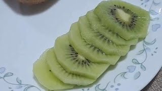 Let's eat kiwi #fruit #satisfying #kiwi #asmr #trending #viralvideo #loop #food #yummy